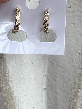 ⭐️-Gold Crystal bezel style mini Huggie Hoop Earrings